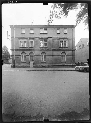 Kamenz, August-Bebel-Platz. Wohnhaus. Straßenfront