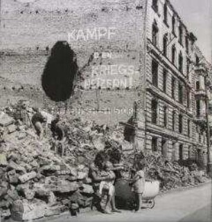 Kampf den Kriegshezern ! - Berlin in Trümmern