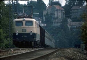 Gäubahn Stuttgart-West Lok 110 239 Eilzug KN-S Bnb-Wagen Mdie-Wagen Ausfahrt Bahnhof Stuttgart-West