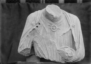 Fragmente einer männlichen Figur