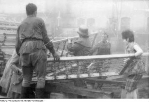 Dresden. Feuerwehr, gemeinsame Brandbekämpfung im Lockwitztal, 1. Juli 1964