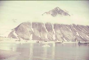 Reisefotos Norwegen. Spitzbergen. Magdalenenfjord mit einmündendem Waggonway Gletscher