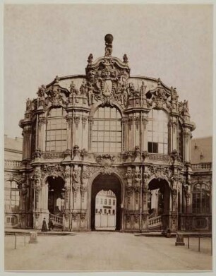 Dresden-Altstadt. Zwinger (1709-1728; M. D. Pöppelmann, B. Permoser). Stadtpavillon