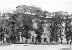 Der Berliner Zoo-Bunker vor der Sprengung