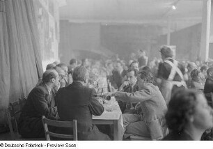 Veranstaltung zum Empfang der polnischen Delegation, Tische mit Teilnehmern