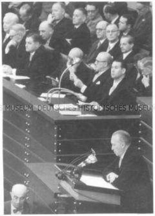 Bundeskanzler Adenauer stellt sein Kabinett vor