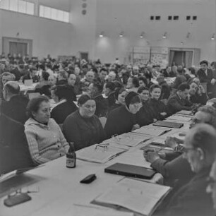 VI. Bundeskongress der Domowina in Hoyerswerda : Hoyerswerda. Saal mit Teilnehmern des VI. Bundeskongresses der Domowina