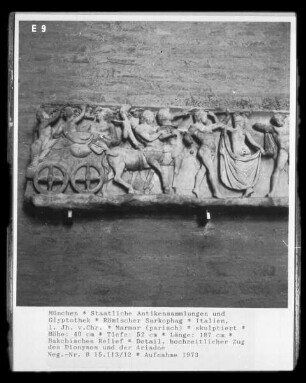 Römischer Sarkophag — Bakchisches Relief