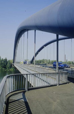 Kaiserleibrücke ü. d. Main in Offenbach