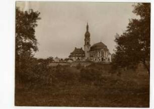 protestantische Kirche mit Pfarrhaus