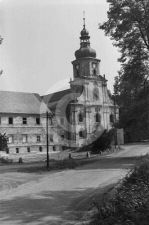 Fassade der Klosterkirche Groß Rauden