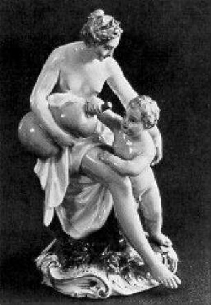 Bacchantin mit Putto