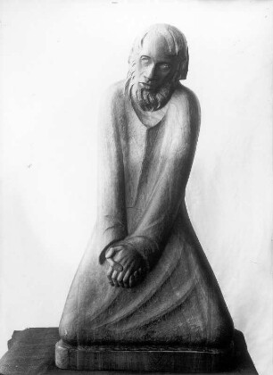 Der Zweifler. Teakholz, geschnitzt; H. 108 cm (1937; E. Barlach). Güstrow: Atelierhaus am Inselsee