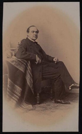 Porträt Gustav Raeder (1810-1876; Sänger, Schauspieler). Albuminabzug auf Karton (Carte-de-visite)