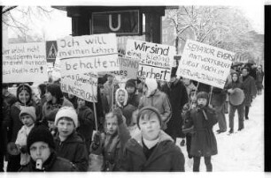Kleinbildnegativ: Demonstration der Musikschule Charlottenburg, 1970