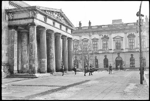 Wachablösung an der Neuen Wache