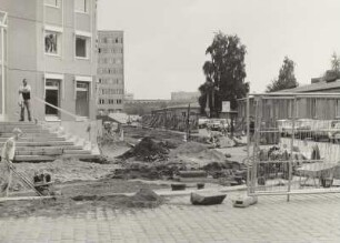 Dresden-Südvorstadt, Rabenerstraße 1. Finanzamt (1990/1992), Haupteingang während der Bauarbeiten im Fußwegbereich