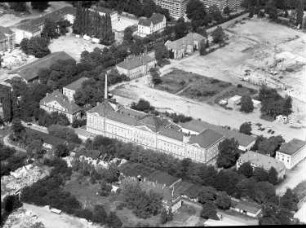 Dresden-Neustadt, Marienallee 12. Sächsische Landesbibliothek (ehemalige Kaserne). Vorderansicht. Luftbild-Schrägaufnahme nach Nordnordwesten