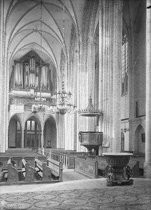 Prenzlau, Marienkirche : Prenzlau. Marienkirche. Inneres vom Chor in das Hauptschiff