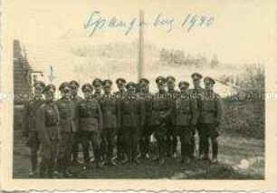 Gruppenbild im Offizierslager IX A Spangenberg stationierter Offiziere der Wehrmacht