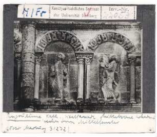 Angoulême, Kathedrale: Westfassade, Mittelzone, Arkaden rechts vom Mittelfenster