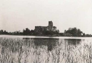 Trakai. Ruine, von einer nördlich davon gelegenen Insel aufgenommen