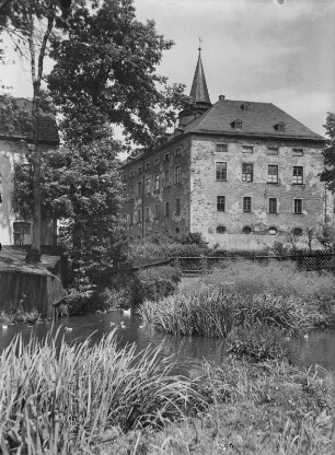 Schloß Mühltroff. Ansicht über den Schlossteich