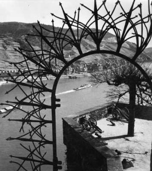 Trechtingshausen. Blick von der Burg Rheinstein auf den Rhein