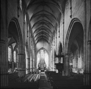 Erfurt, Barfüßerkirche, Inneres nach Osten in Richtung Chor mit Hauptaltar