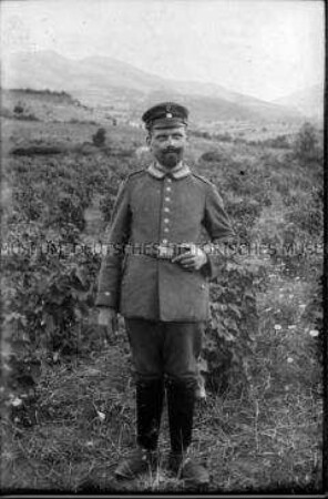 Soldat auf einem Feld, 1. Weltkrieg