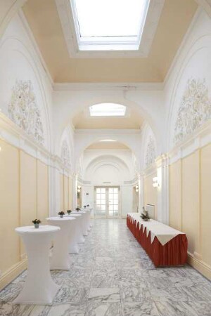 Nördlicher Seitenpavillon — Korridor zwischen Spiegelsaal und Mittelpavillon