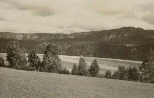 Elbsandsteingebirge. Am Zirkelstein. Blick vom Naturkunde-Haus auf den Großen Winterberg