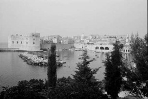 Dubrovnik: Gesamtansicht Hafen mit Bogenlaube
