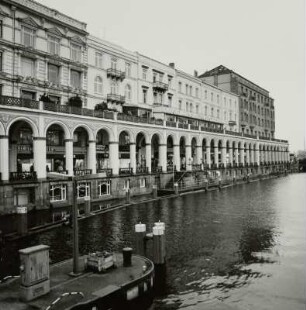 Alsterarkaden, Hotel St. Petersburg