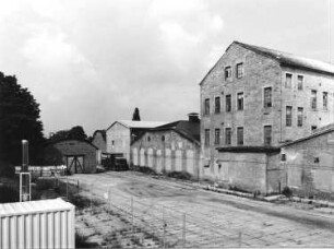Dresden, Leipziger Straße 6. Ehem. VEB Sanitärporzellan. Werkstraße nach dem Haupteingang. Ansicht nach Nordwesten