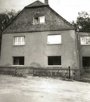 Schlettau, Schloßplatz 9. Wohnhaus (1701/1800)
