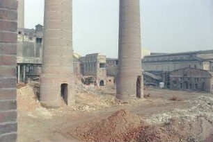 Kesselhaus 2, Schornstein 3, Zwischenbau, Schornstein 2, Hochbunker, Labor Leuna, von S