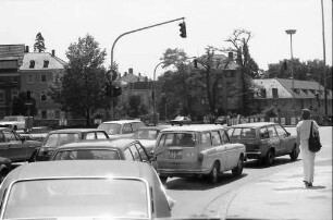 Freiburg: Verkehr vor der Kronenbrücke, vom Bus