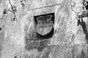 Heitersheim: Wappen der Schilling von Cannstatt an der Außenwand des Schlosses