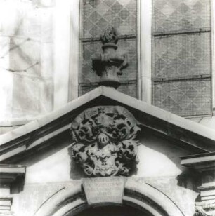 Görlitz. Alter Friedhof. Familiengruft Schollenstern (1727), Portalbekrönung