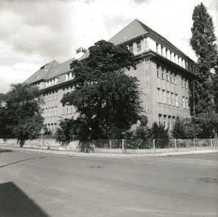 Dresden-Trachau. Cottbuser Straße 34 / Ecke Aachener Straße (1910/11; Hans Erlwein). 40. Mittelschule. Eckansicht