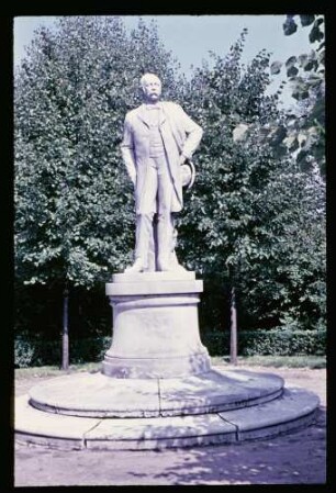 Fontane-Denkmal 2.9.56.