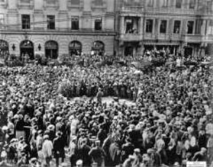 Militärkonzert auf dem Theaterplatz in Riag