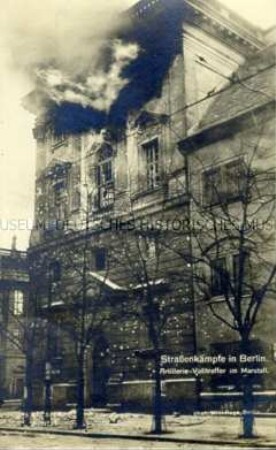 Der Marstall mit Artillerie-Treffer