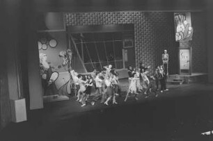 Szenenbilder aus "Karambolage", Operette von Conny Odd (Carlernst Ortwein) mit Libretto von Maurycy Janowski. Metropol-Theater Berlin, 02.04.1971