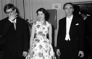 Donaueschingen: Donaueschinger Musiktage; Wilhelm Killmayer, Lieselotte Ebnet und Hans Rosbaud nehmen Beifall entgegen