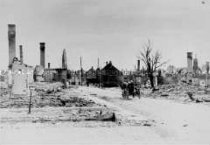 Ostpreußen 1944: Zerstörtes Dorf bei Goldap