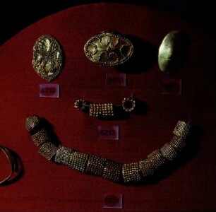 Athen. Archäologisches Nationalmuseum 6210. Schatzfund von Tiryns, 15. Jh. v. Chr. Goldschmuck mit Punktlötung