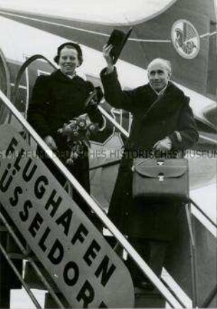 Wilhelm Haas, der deutsche Botschafter in der Sowjetunion, vor seinem Abflug nach Moskau