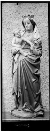 Laiz Stadtpfarrkirche Sankt Johann Mittelschiff Plastik einer stehenden Madonna (um 1460)